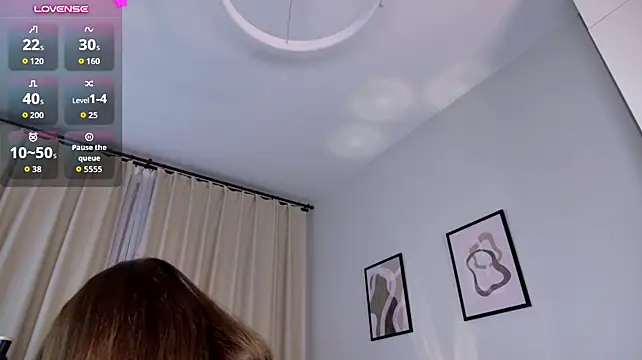 KylieLips - suck dildo