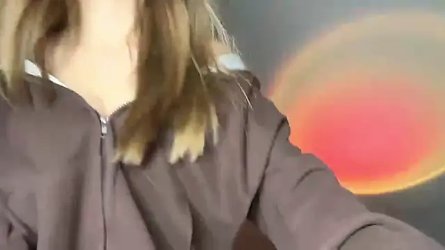 Blondesveg - Undress me🍑