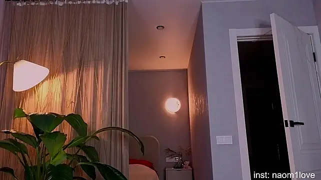 Naomi_Girly - ride pillow + slap ass till redness