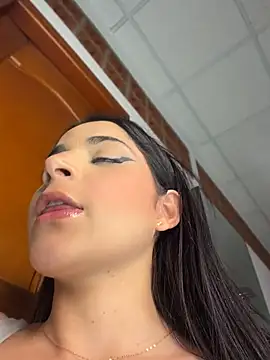 ArieliciousXXX - SQUIRT IN FRONT OF MY FRIENDS😈💦