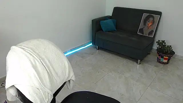 Naomi_h1 - show boobs