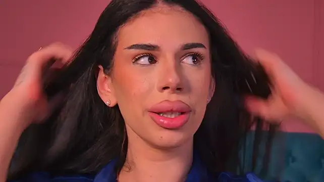 ReinaTriana - finger my pussy papi