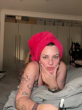 OliviaaFischer - ❣️Nipple Clamps 5min +3 Videos ❣️