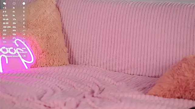 BoulevardTwin - Rub my kitty closeup