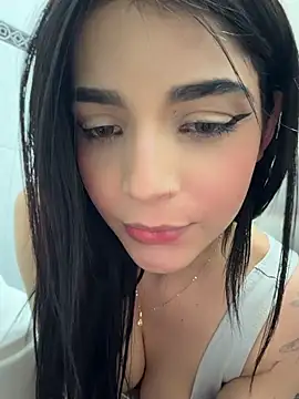 ArieliciousXXX - SQUIRT IN FRONT OF MY FRIENDS😈💦