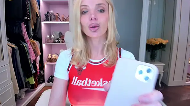 Mechloe - strip naked