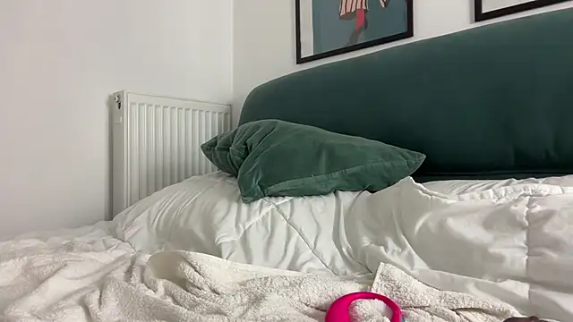 Kellyvenous - Plug in ass dildo in pussy