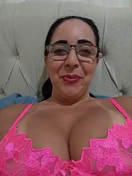 Regina475 - Banho de óleo na bucetinha + vibrador