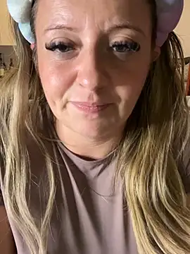 Poppyshaw_ - Boobs out 5 mins 🔥