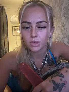 SquirtQueenNaughtyCourts - RIDE DILDO😈💦😛