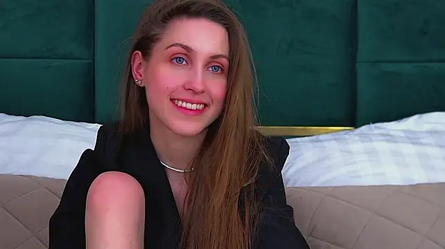 HaileyArden - air kisses!