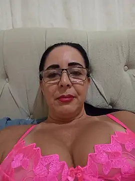 Regina475 - Banho de óleo na bucetinha + vibrador