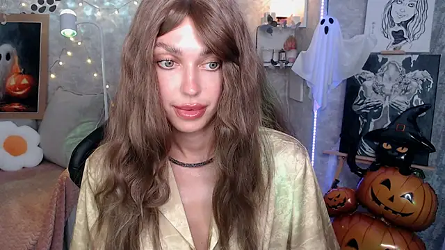 NickyAdamidi - Sexy on the bed🥵