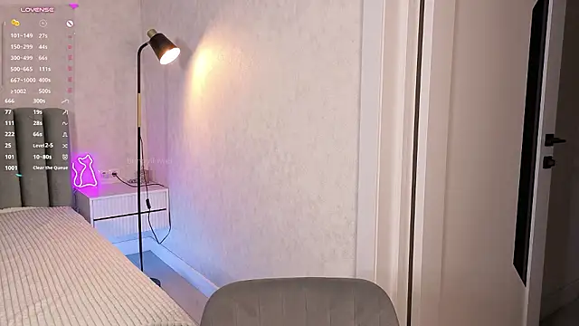 Bonnyfloweer - doggy teasing my juicy ass!