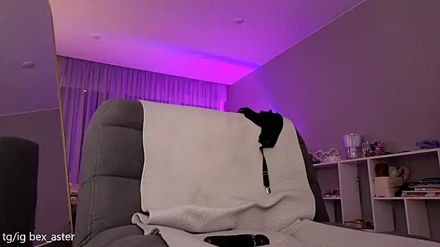 RebeccaAster - SQUIRT video in pm 💦🔥