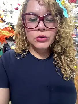 ROSALIASSHOP - SERVING IN A THONG 5 MIN