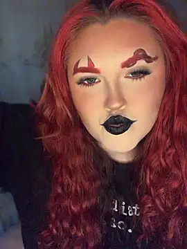 Babyizzie - Show off big tits up close 😈😍