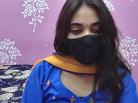 Shanaya-xo's Live XXX Chat