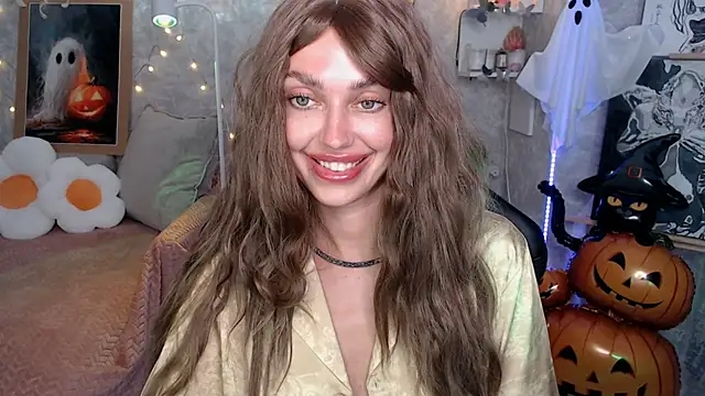 NickyAdamidi - Sexy on the bed🥵
