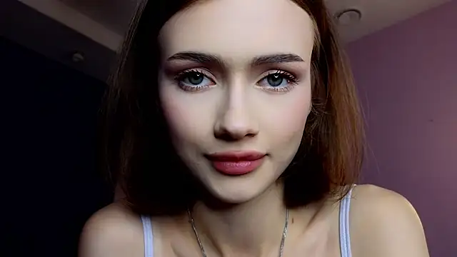 Colette_pretty - massage my tits under my top