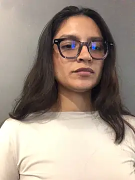 Gia_Mazzon - Play with tits on public