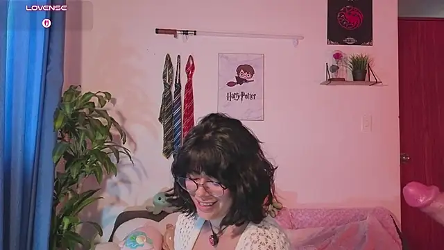 LoaLuxury - 2 fingers in ass close up