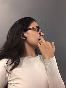 Gia_Mazzon - Play with tits on public