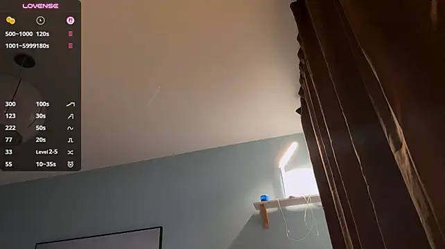 RochelTrewhitt - naked butt close to the camera