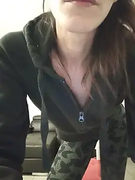 Hotmami93 - Voglio comprarmi tanto intimo