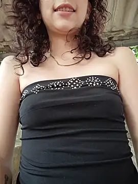 Sweet_outdoor_charm - Taking off my bra + oiling my tits 🍒🔥