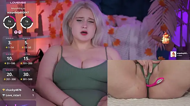 Tiffannyjons - Show BIG TITS close to camera