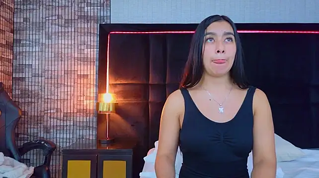 AlennaColeman - Flash boobs