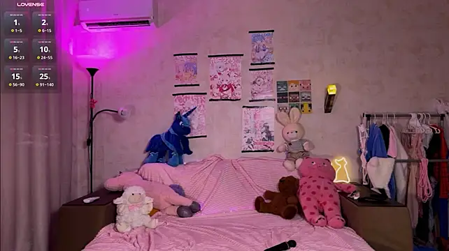 Fluttershyyy - show naked ass quickly