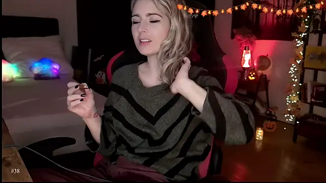 Lisaonthemoon - Last tipper gets 3 Videos