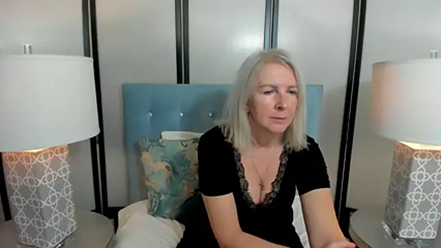 EricaTop - Watch a sexy blonde show you her body