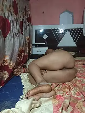 Hot_Indiancpl
