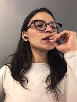 Gia_Mazzon - Play with tits on public