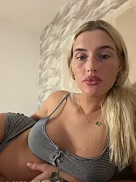 Blondetart69 - TITS OUT 5 MIN