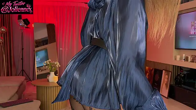 Jolienne - See under dress close up🔥