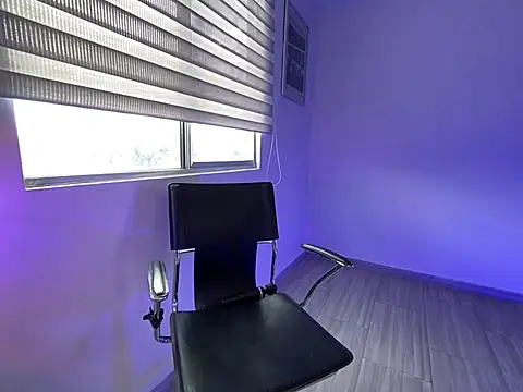 Anny_Moore09 - oil in my boobs and body
