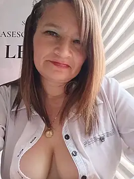 KAREN--03 - Play pussy in the work
