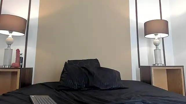 Nina_Hilton - Bouncing my big boobs close up!
