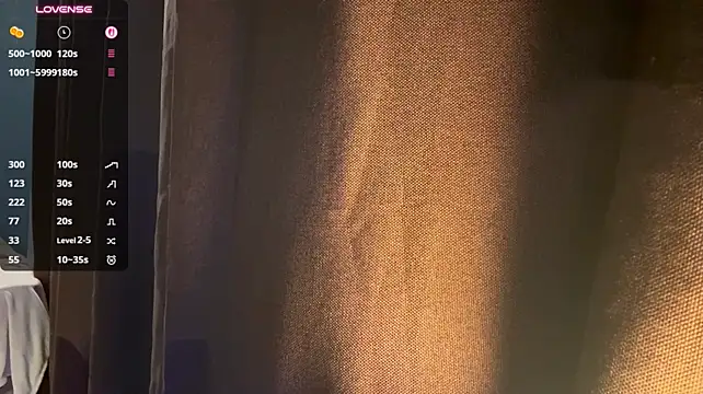 RochelTrewhitt - naked butt close to the camera