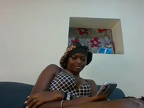 Sexy_Essiie - ;1453 tk massive boobs and ass
