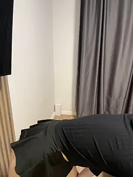 SweetieKitty1 - Massage my boobs under top