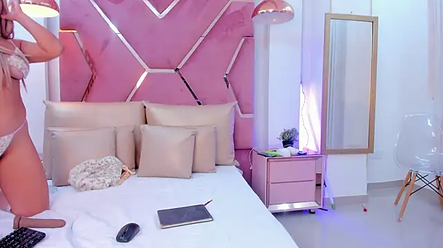 StefaniCollins - Spank my ass and put oil 😋