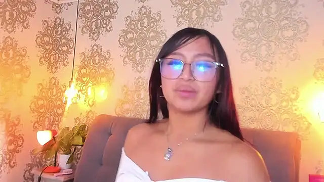 IsaabellaSweet - rub oil on your ass