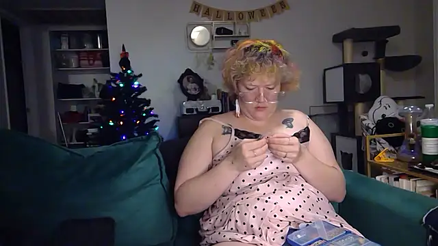 TreatLucky - take off nightie