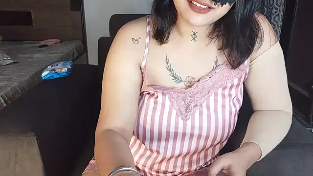 Punjabi_baddie_ - boob play