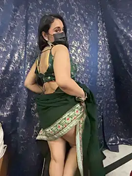 LuscousPussy - Pour oil on pussy lips